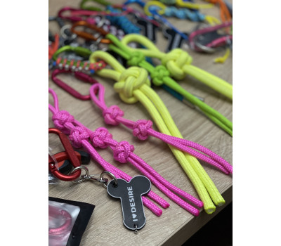 Брелок "I love Desire" в ассортименте с подвесом model-03 (зеленый с синим шнуром) Брелок "I love Desire" в ассортименте с подвесом model-03 (зеленый с синим шнуром)