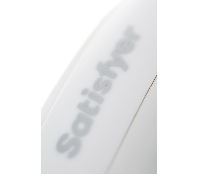 Вакуумно-волновой стимулятор Satisfyer Curvy 1+ с возможностью управления через приложение - белый Вакуумно-волновой стимулятор Satisfyer Curvy 1+ с возможностью управления через приложение - белый